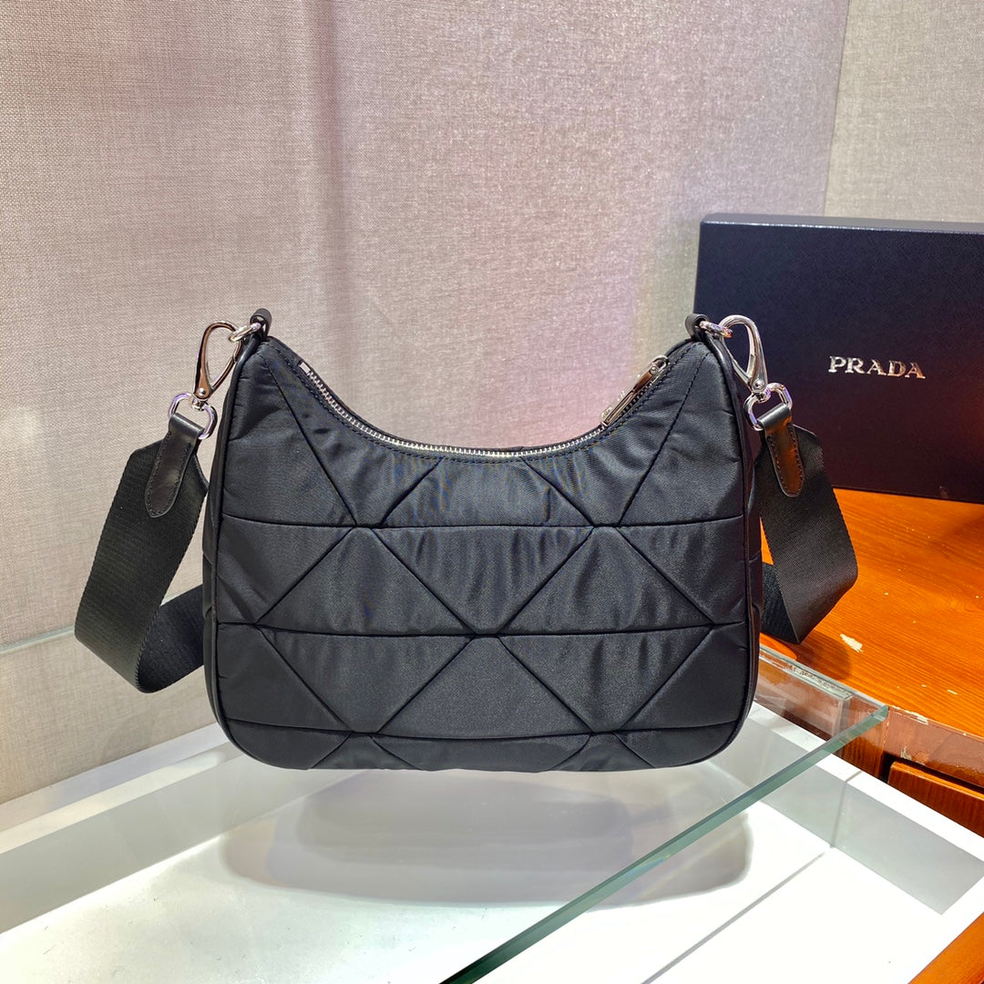 Luxury PradaHOBO BAG 24 IN BLACK TRIANGULAR QUILTED PATTERN RE-NYLON