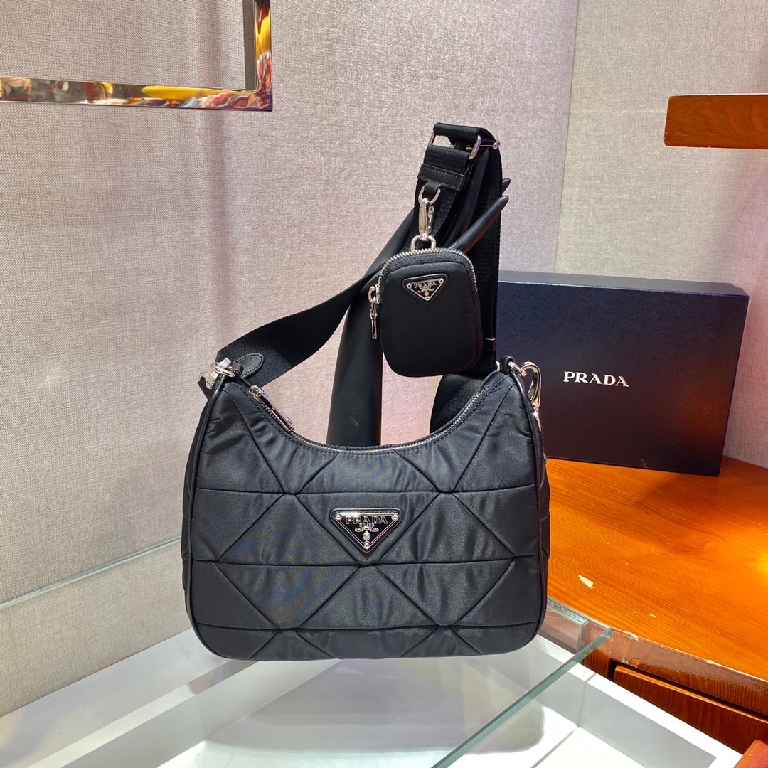 Luxury PradaHOBO BAG 24 IN BLACK TRIANGULAR QUILTED PATTERN RE-NYLON