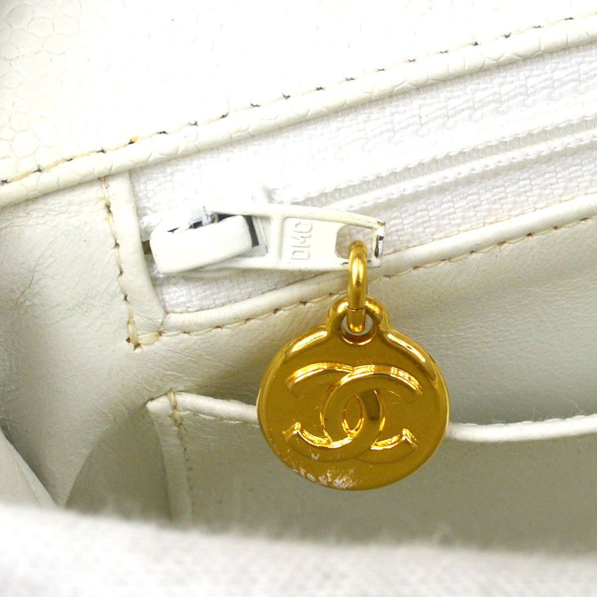 CHANEL 1996-1997 Classic Flap Handbag Medium 39606