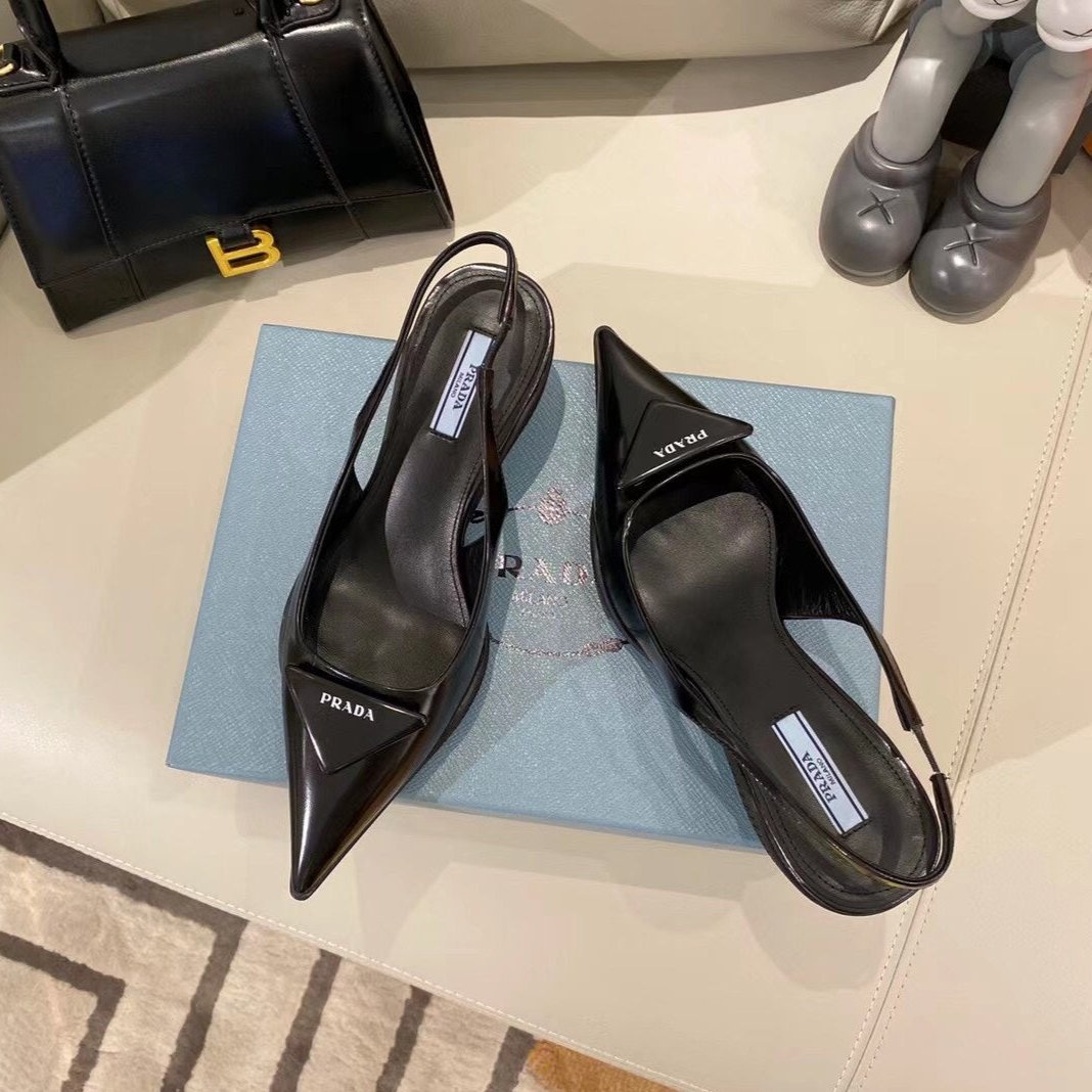 Luxury PradaTRIANGLE LOGO SLINGBACK PUMPS IN BLACK GLOSSY CALFSKIN