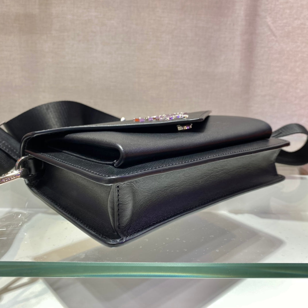 Luxury PradaENVELOPE FLAP BAG 20 IN BLACK SAFFIANO LEATHER