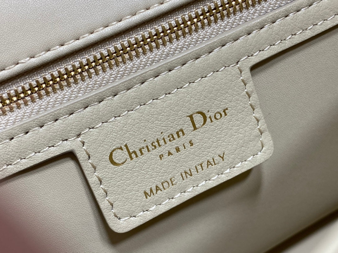 Luxury Diormedium caro 25.5 light yellow calfskin