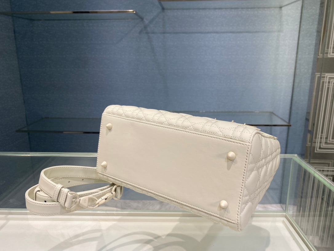 Luxury Diormedium lady 24 matte white calfskin matte white hardware