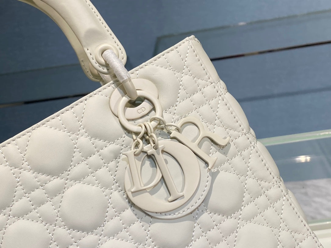 Luxury Diormedium lady 24 matte white calfskin matte white hardware