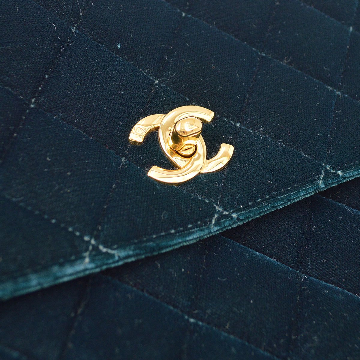 CHANEL 1997-1999 Green Velvet Flap Shoulder Bag 61608
