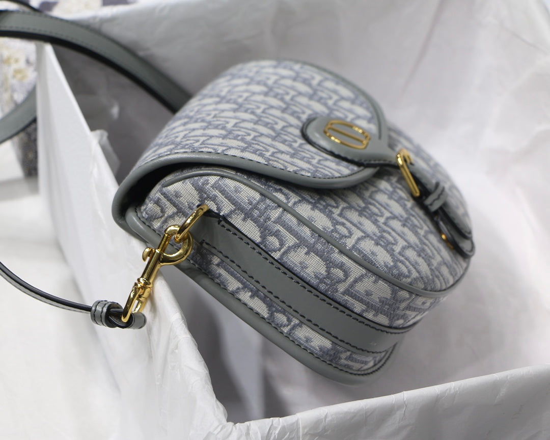 Luxury DiorMEDIUM BOBBY 22CM GREY OBLIQUE CANVAS GOLD HARDWARE