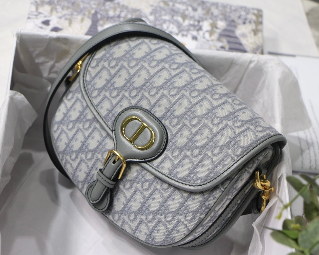 Luxury DiorMEDIUM BOBBY 22CM GREY OBLIQUE CANVAS GOLD HARDWARE