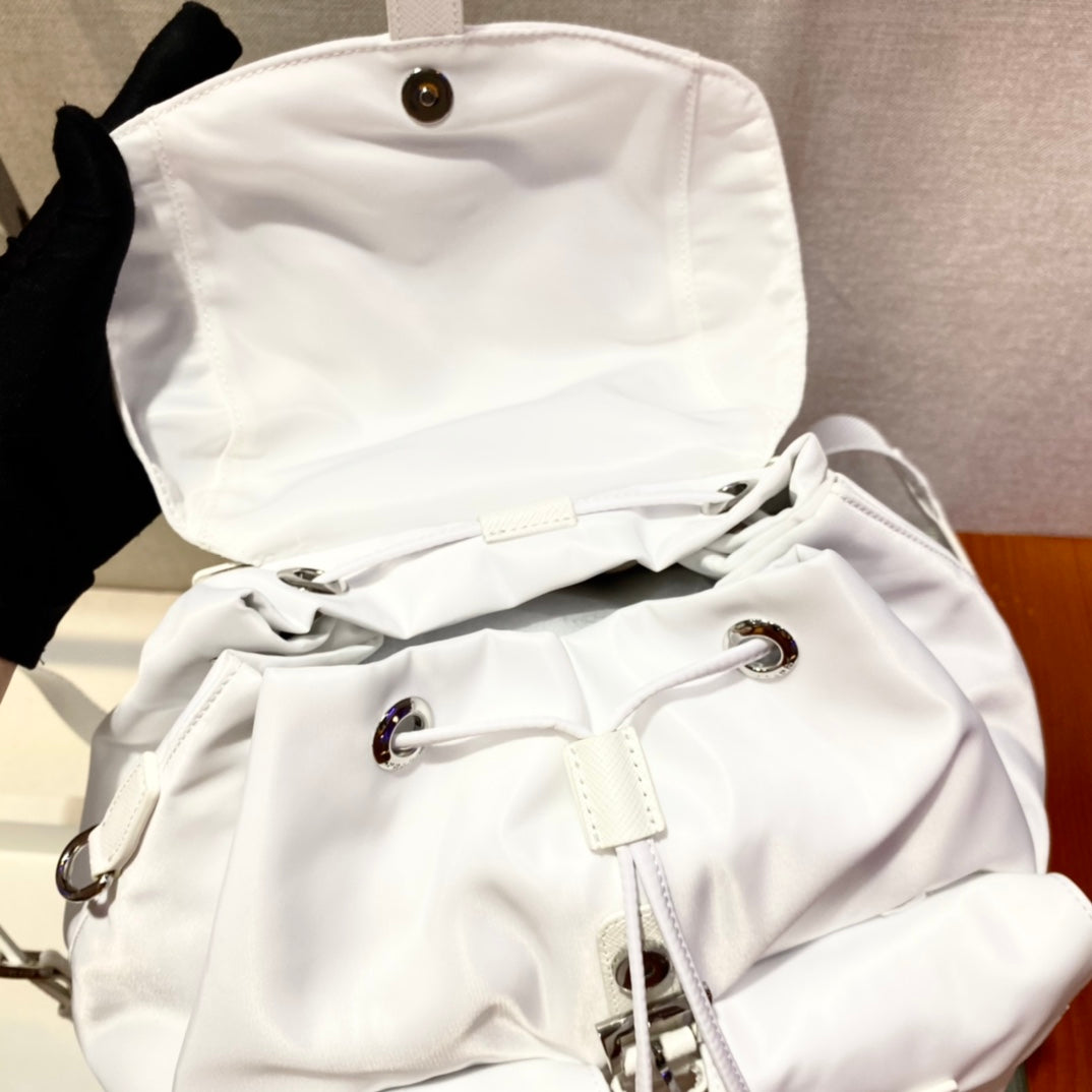 Luxury PradaBACKPACK 32 IN WHITE PARACHUTE FABRIC