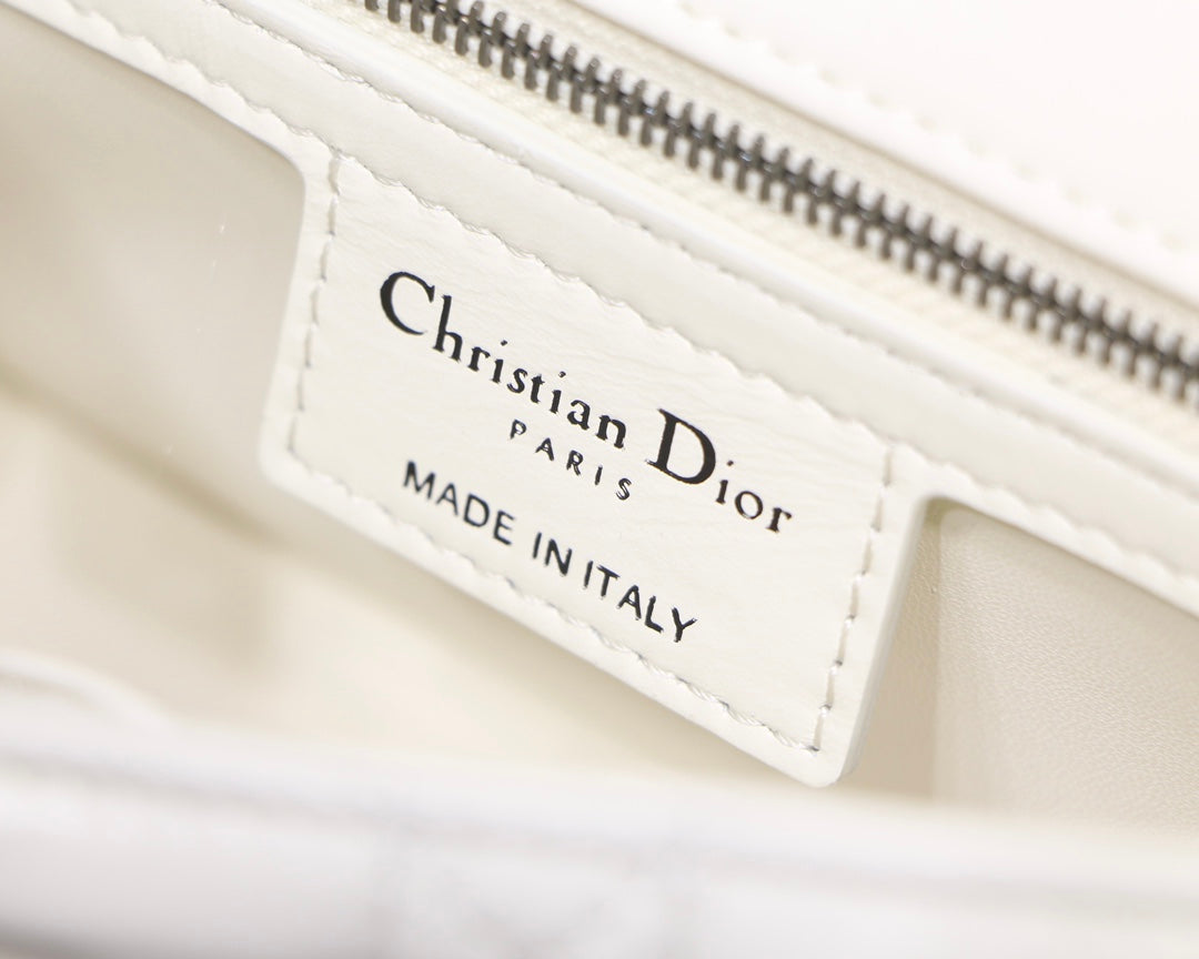 Luxury DiorSMALL CARO BAG 20 WHITE CALFSKIN BLACK HARDWARE