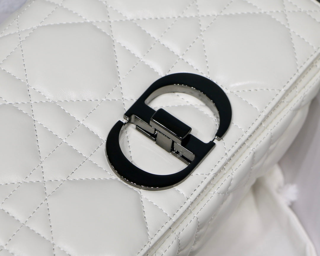 Luxury Diormedium caro 25.5 white calfskin black hardware