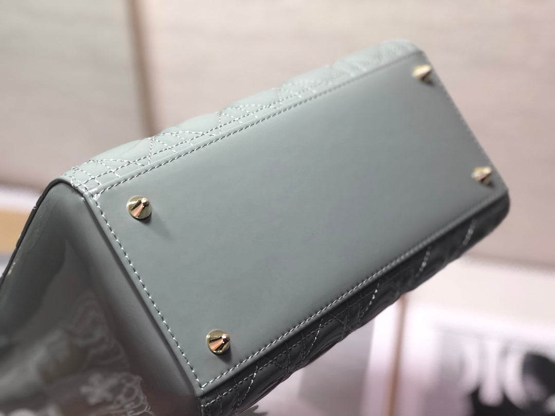 Luxury Diormedium lady 24 grey patent calfskin