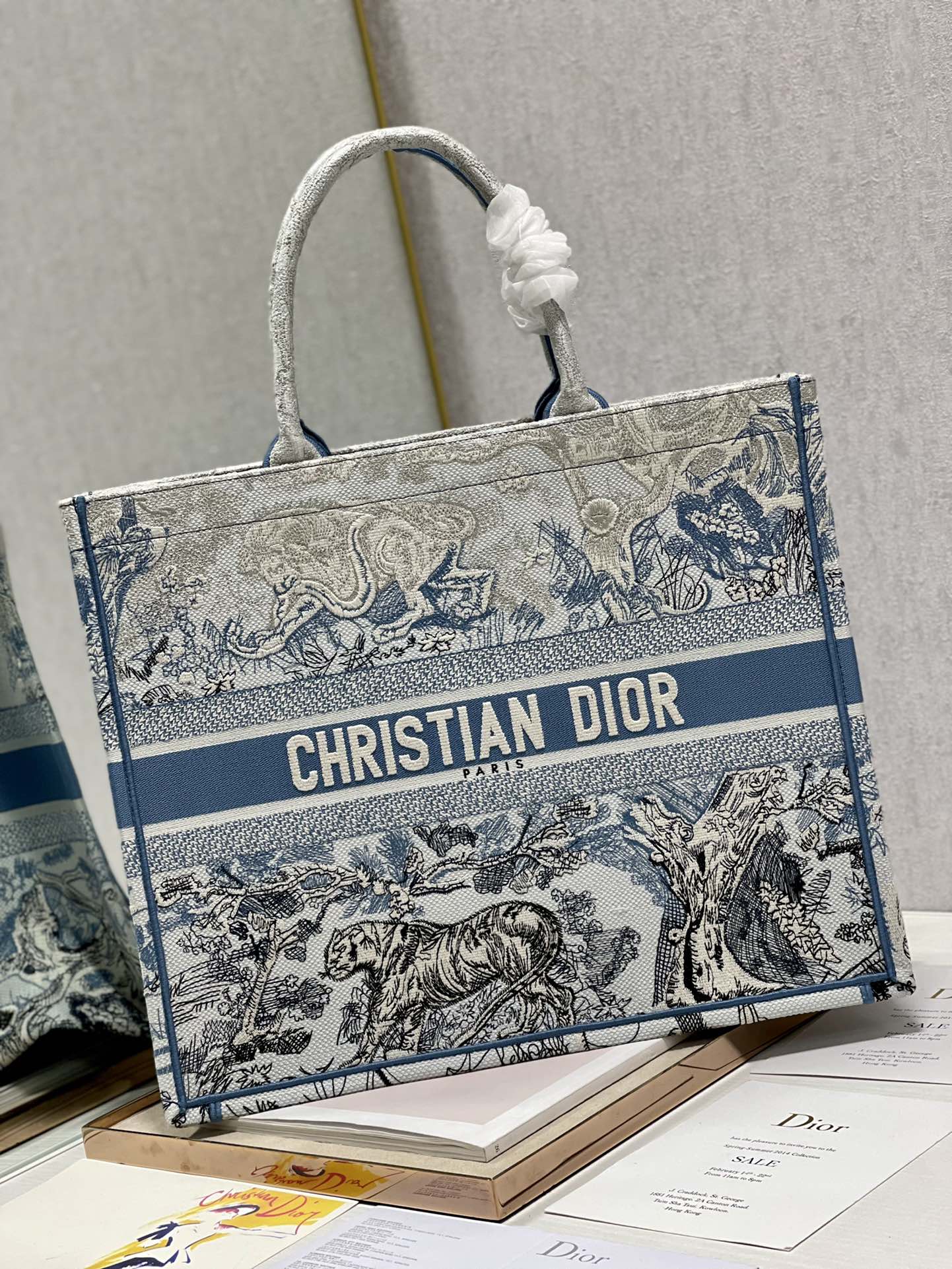 Luxury DiorLarge Book Tote 42cm Gradient Blue Tiger