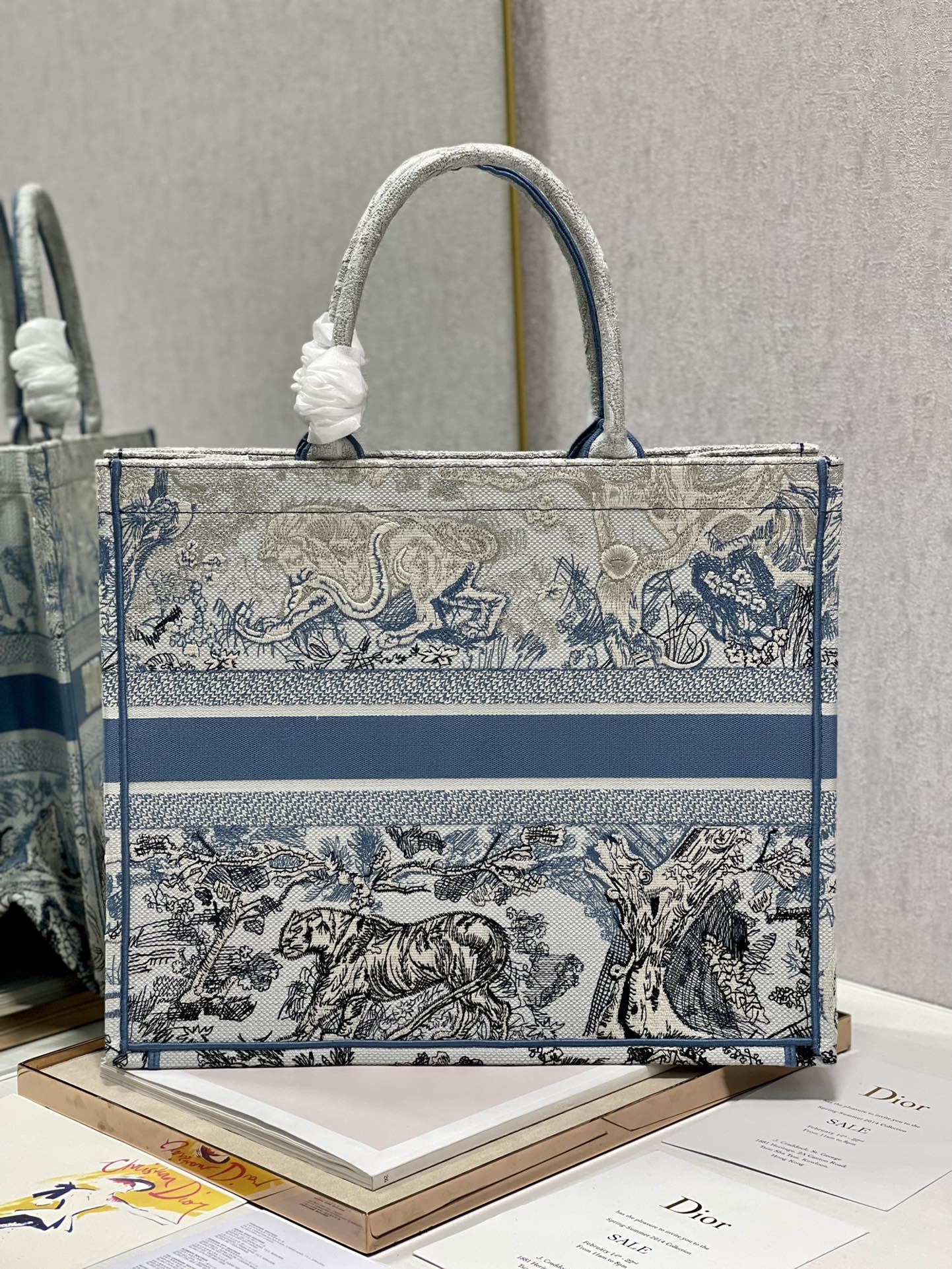 Luxury DiorLarge Book Tote 42cm Gradient Blue Tiger