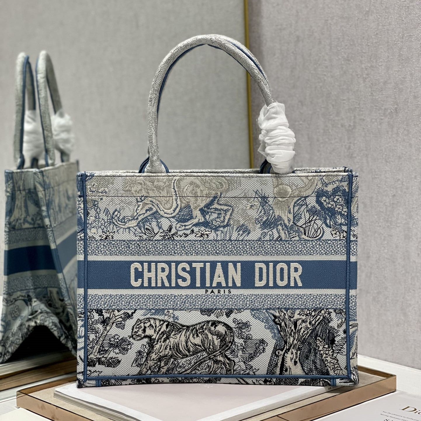 Luxury DiorMedium Book Tote 36cm Gradient Blue Tiger
