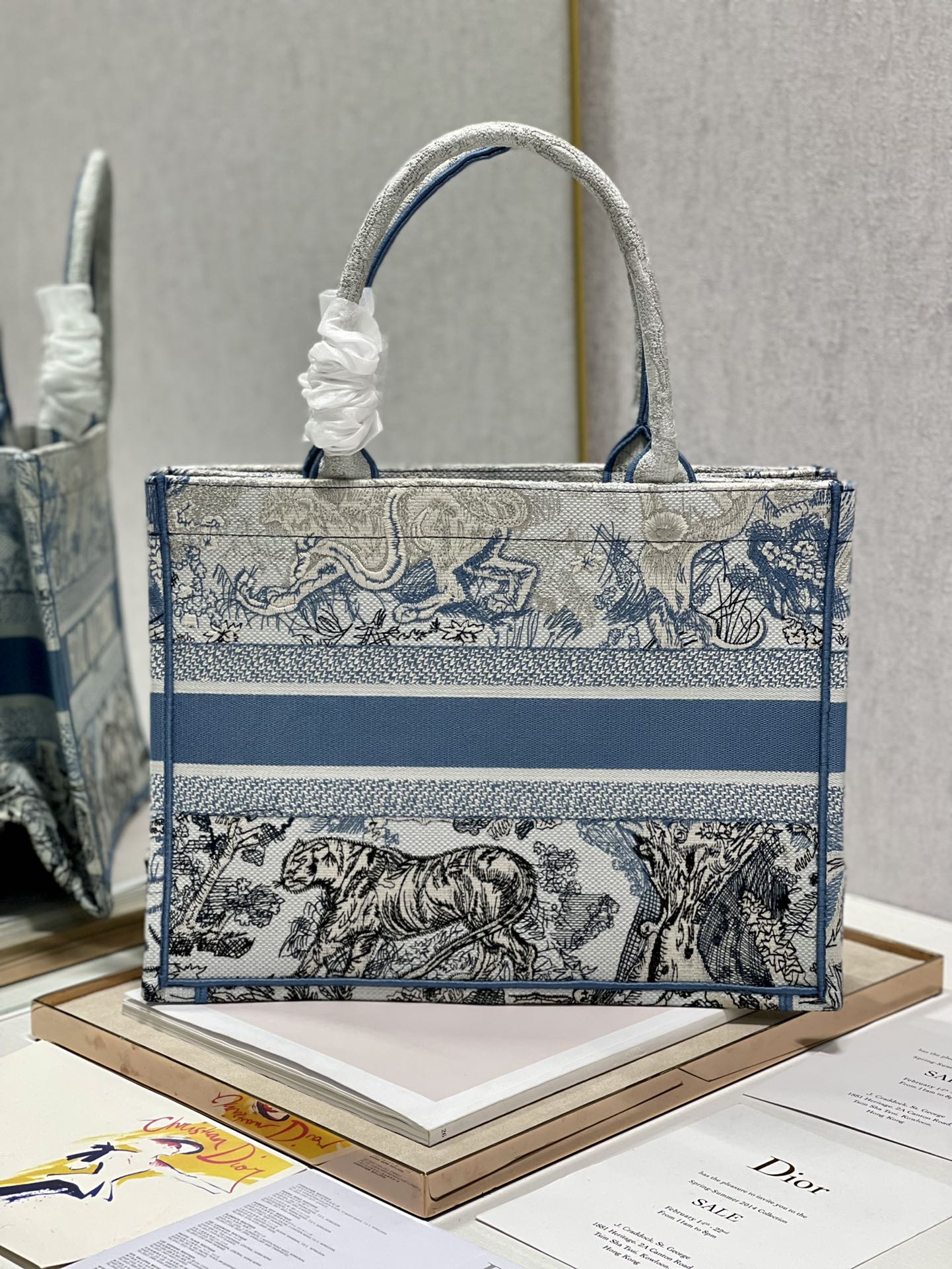 Luxury DiorMedium Book Tote 36cm Gradient Blue Tiger