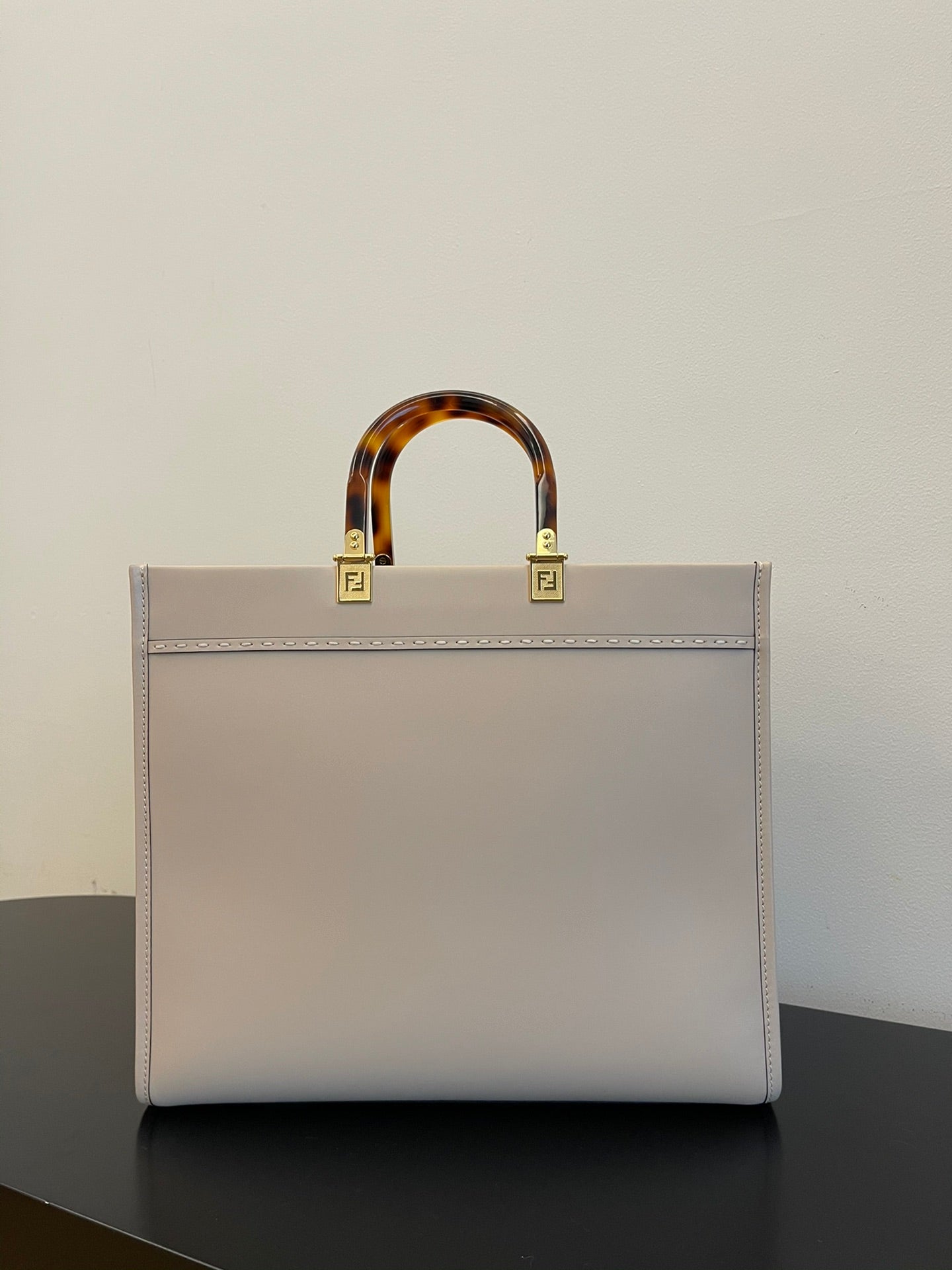 Luxury FendiSHINE LARGE 35 TOTE IN BEIGE CREAM CALFSKIN
