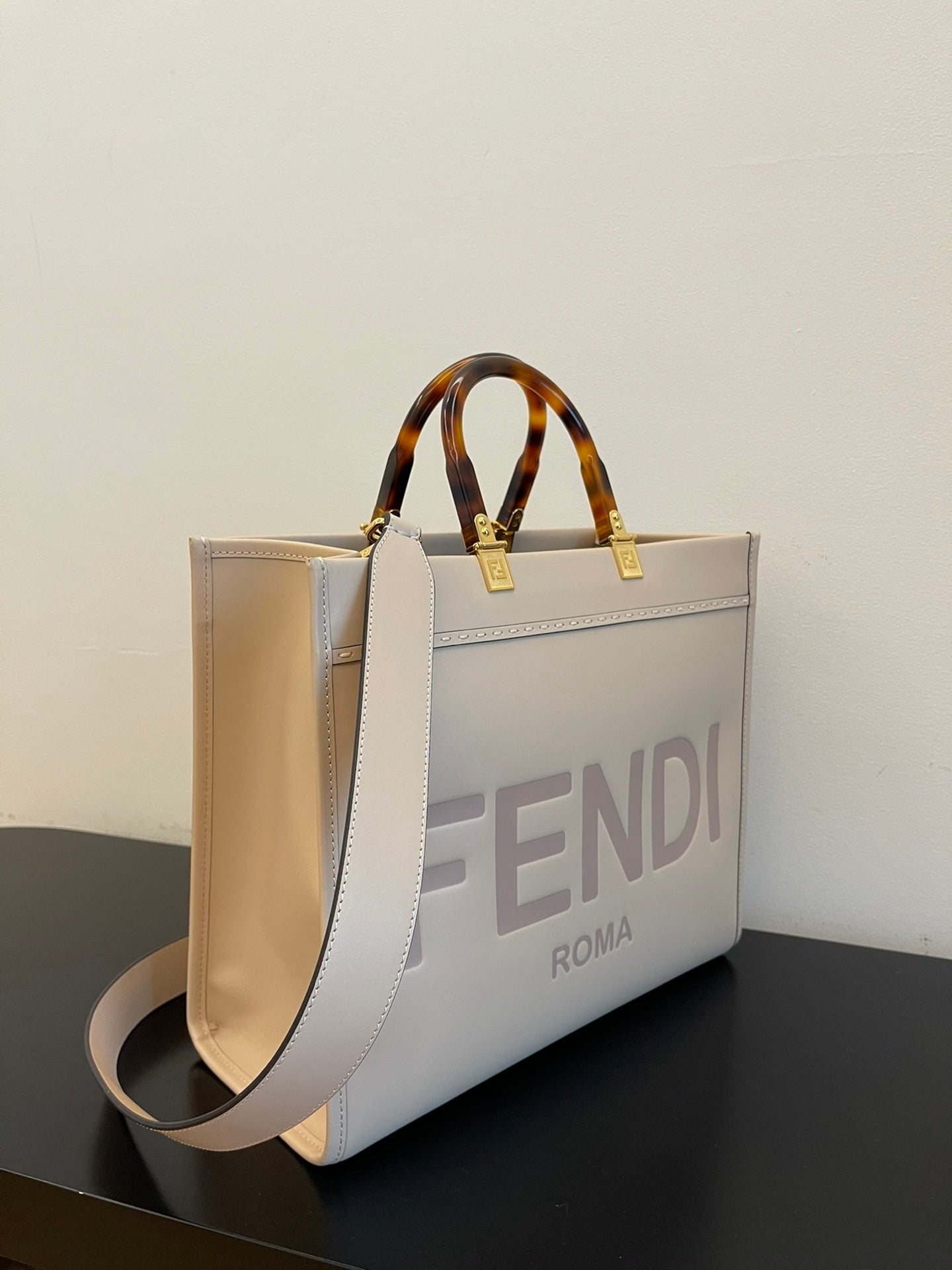 Luxury FendiSHINE LARGE 35 TOTE IN BEIGE CREAM CALFSKIN