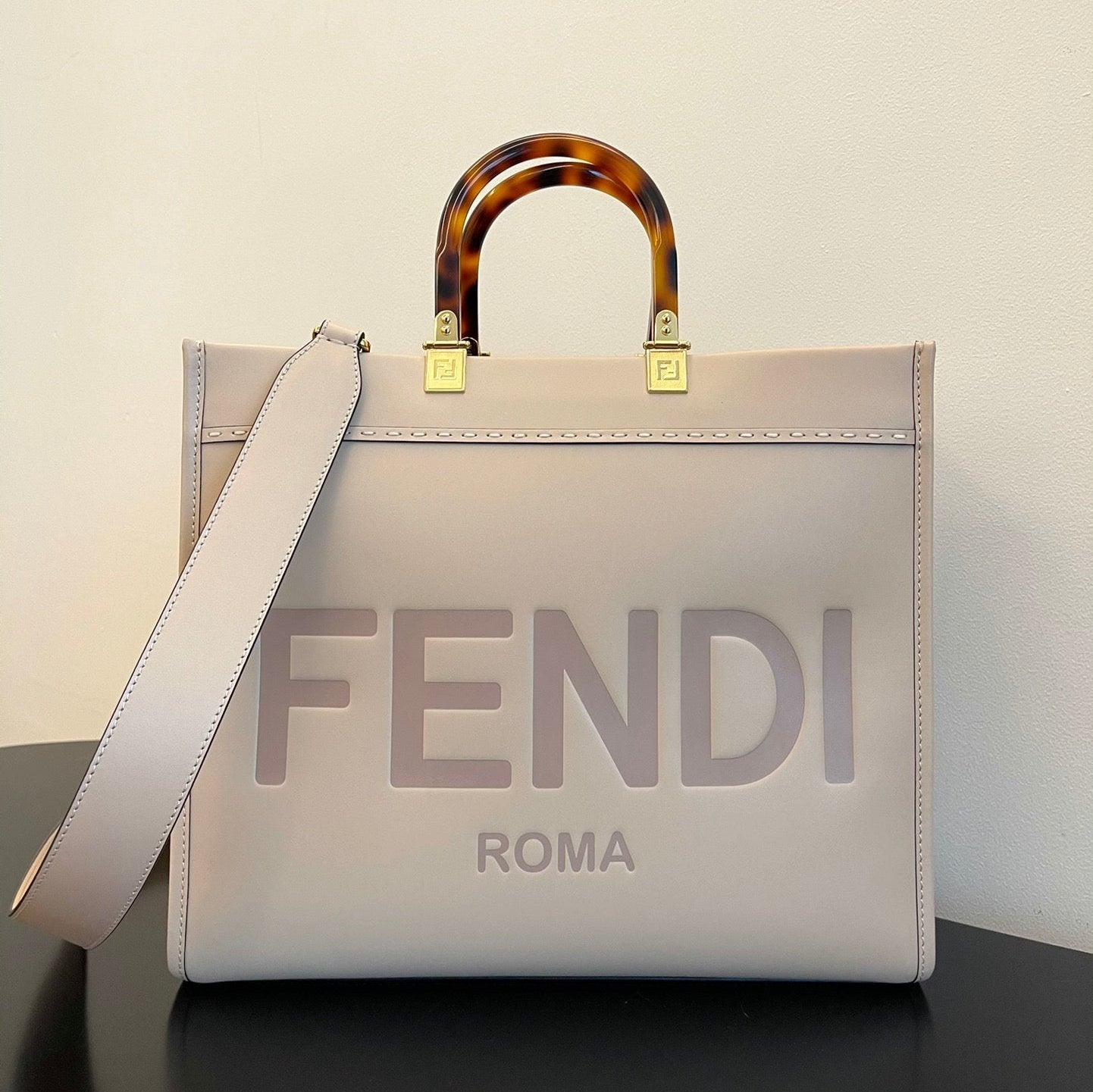 Luxury FendiSHINE LARGE 35 TOTE IN BEIGE CREAM CALFSKIN