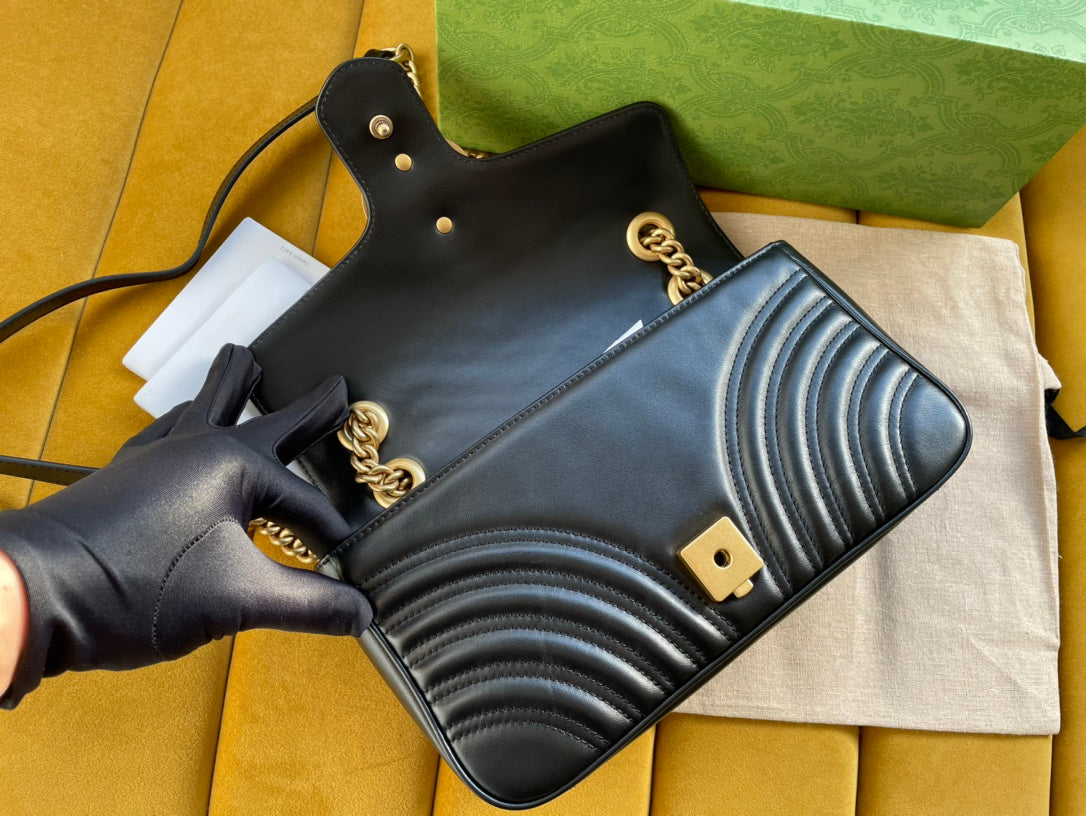 Luxury Gucci GG MARMONT MATELASSÉ LARGE 26 BAG BLACK CALFSKIN