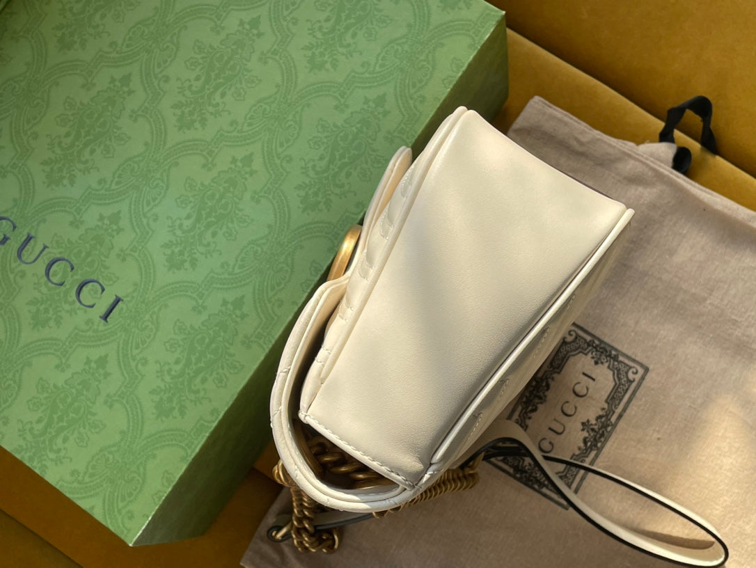 Luxury Gucci GG MARMONT MATELASSÉ LARGE 26 BAG WHITE CALFSKIN