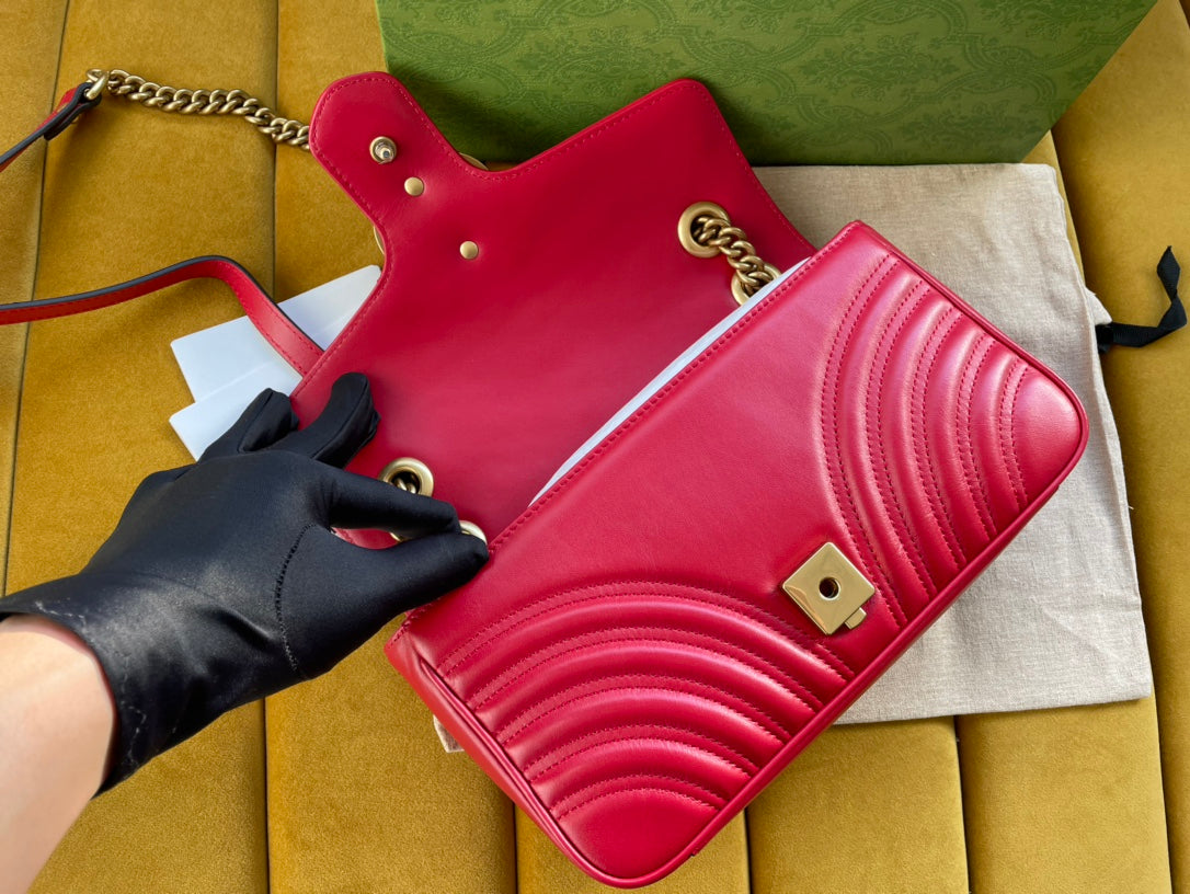 Luxury Gucci GG MARMONT MATELASSÉ LARGE 26 BAG RED PINK CALFSKIN