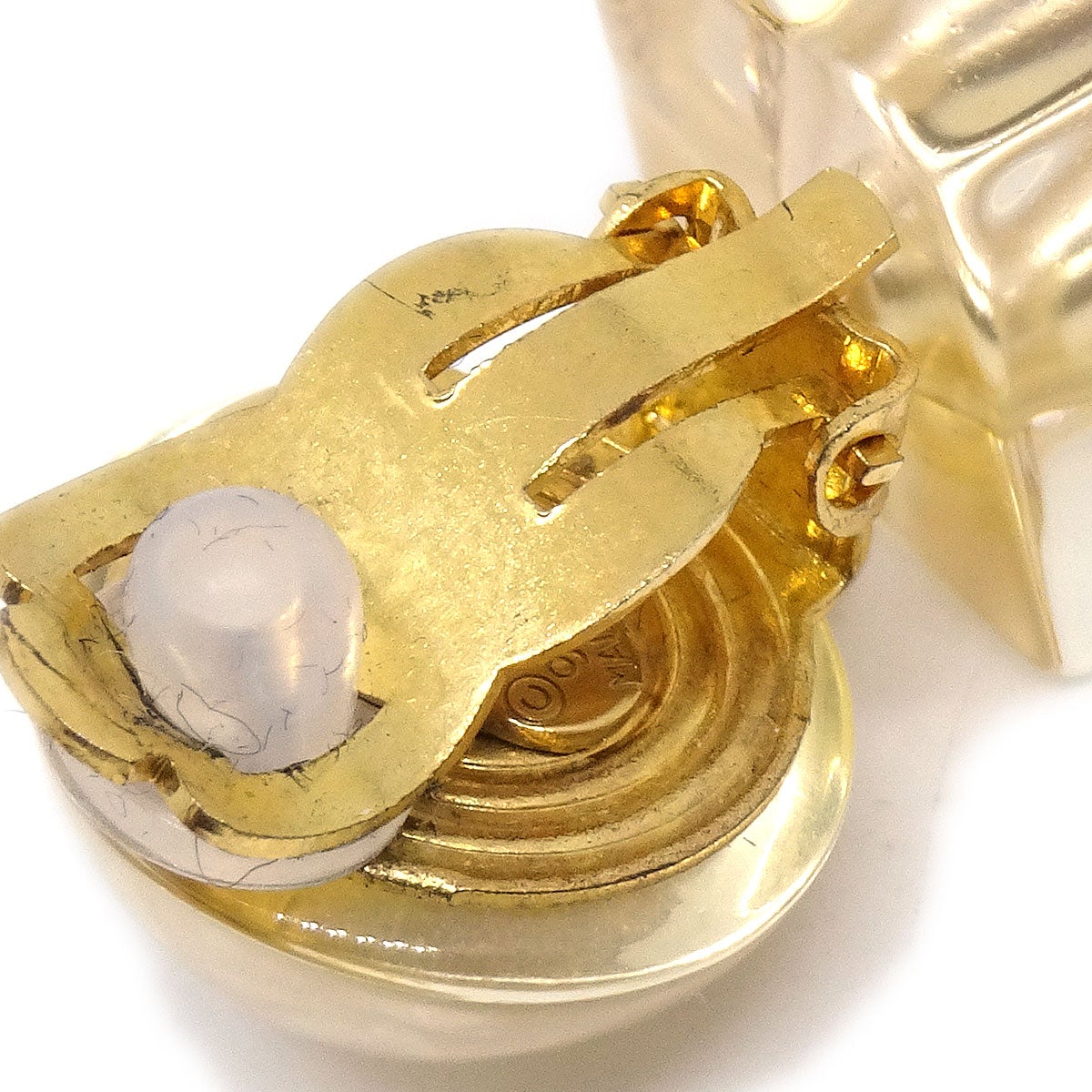 Luxury Chanel Imitation Pearl Shaking Earrings Clip-On 97P