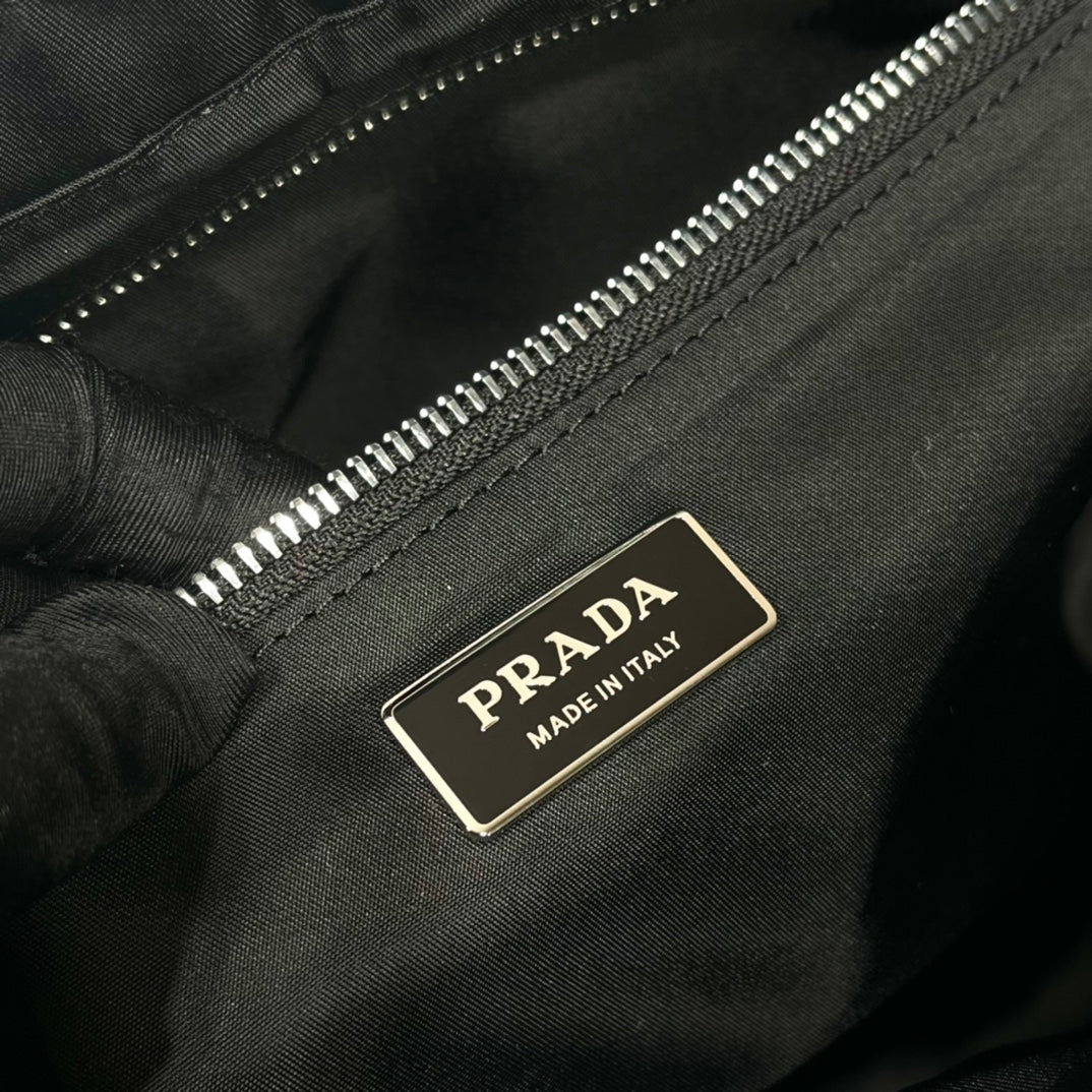 Luxury PradaTRIANGLE PATTERN TOTE BAG 33 IN BLACK QUILTED RE-NYLON