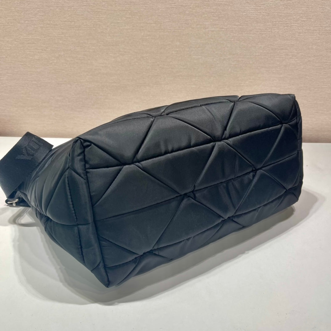 Luxury PradaTRIANGLE PATTERN TOTE BAG 33 IN BLACK QUILTED RE-NYLON