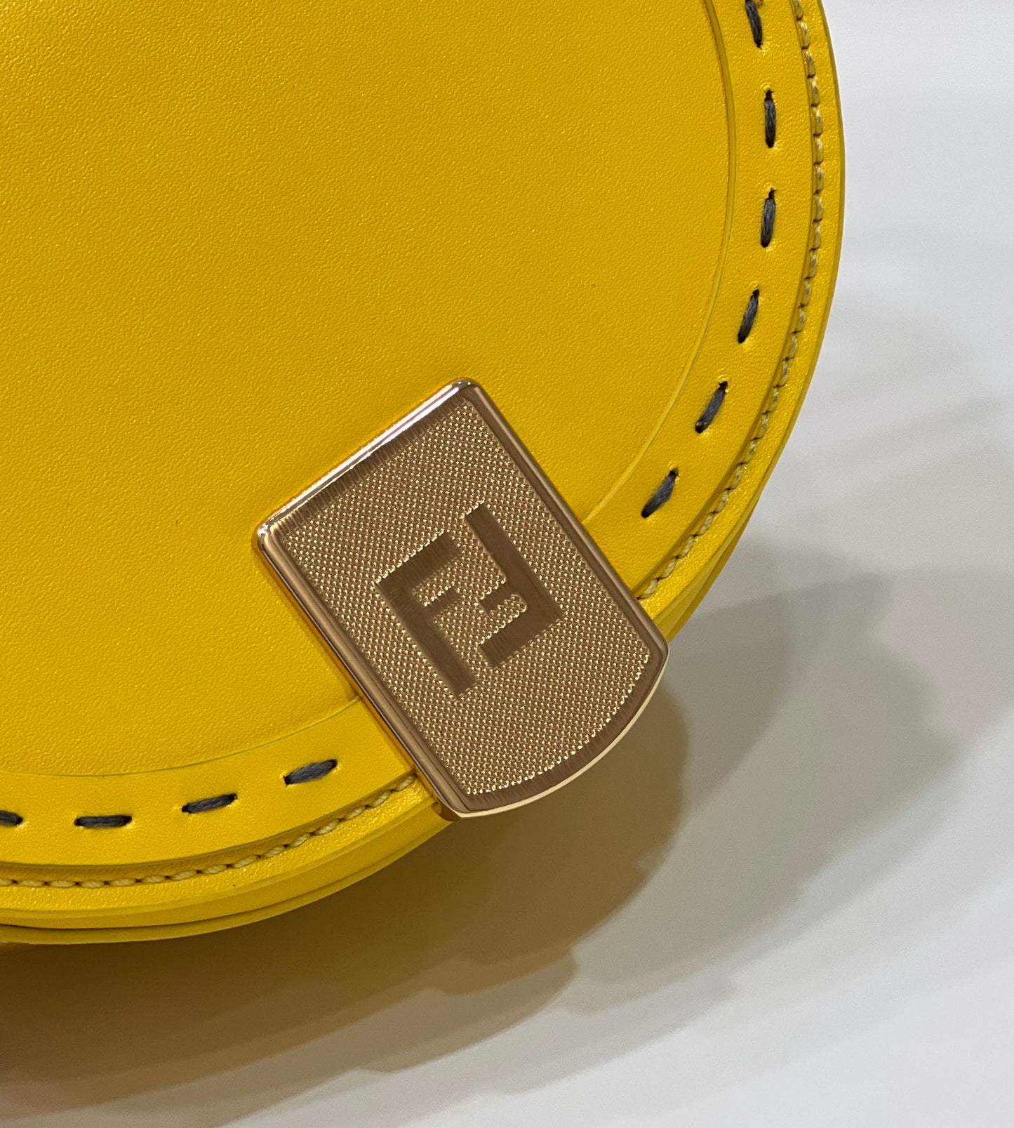 Luxury FendiLuxury Fendi19 MOONLIGHT BAG IN SUNFLOWER YELLOW CALFSKIN GOLD HARDWARE