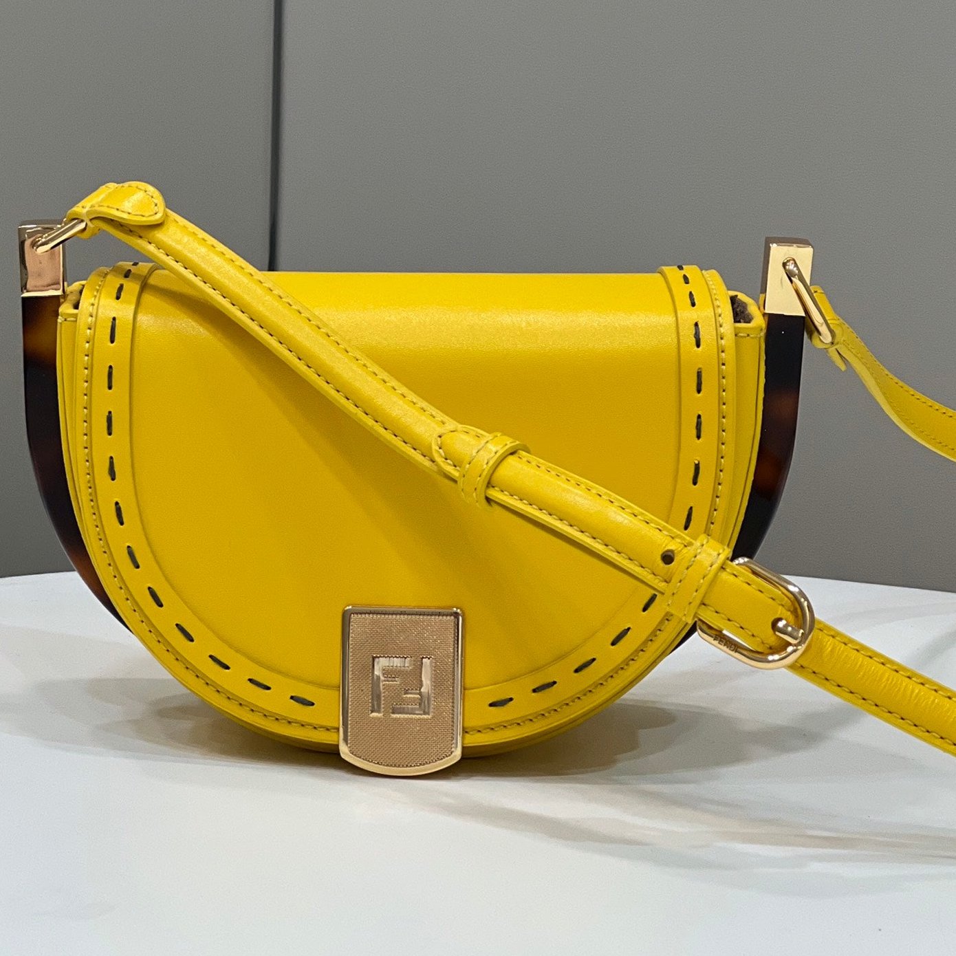 Luxury FendiLuxury Fendi19 MOONLIGHT BAG IN SUNFLOWER YELLOW CALFSKIN GOLD HARDWARE
