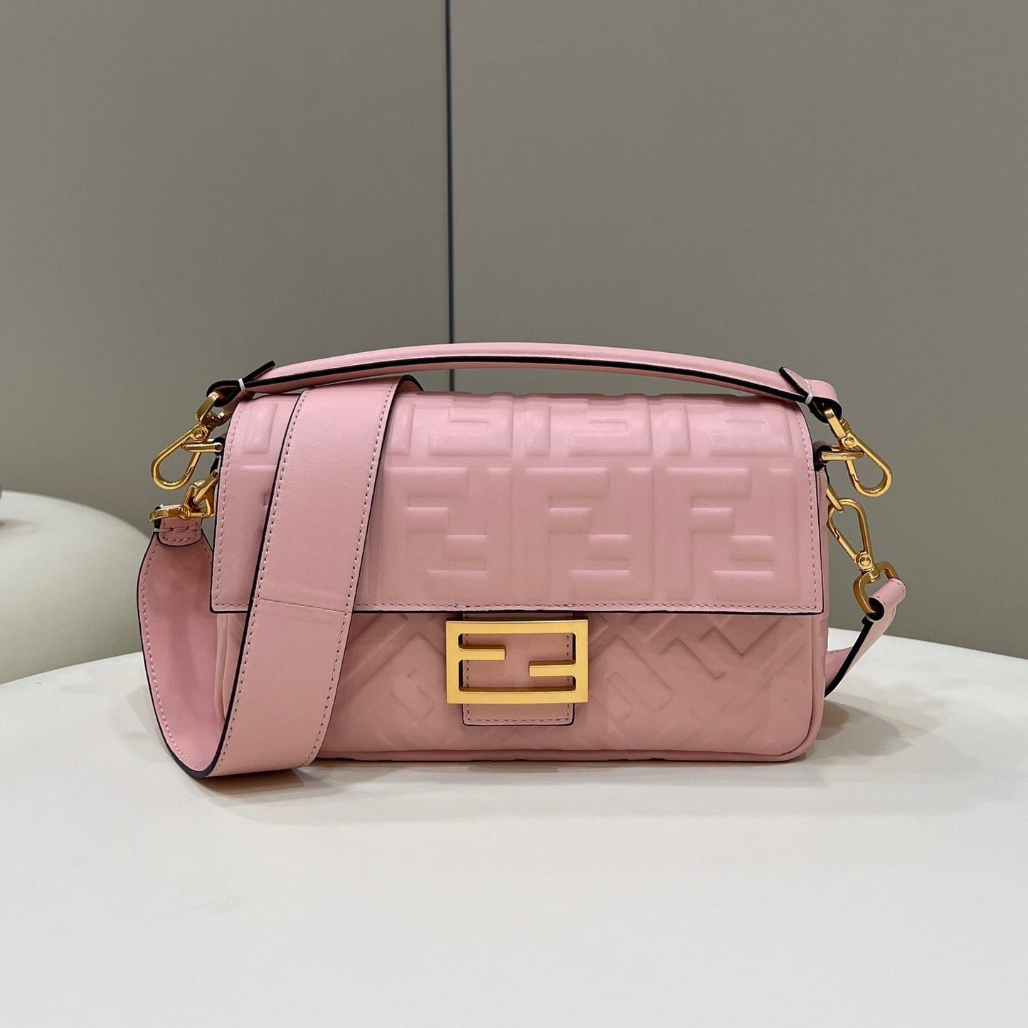 Luxury FendiBaguette 27cm Pink Lambskin Gold Hardware