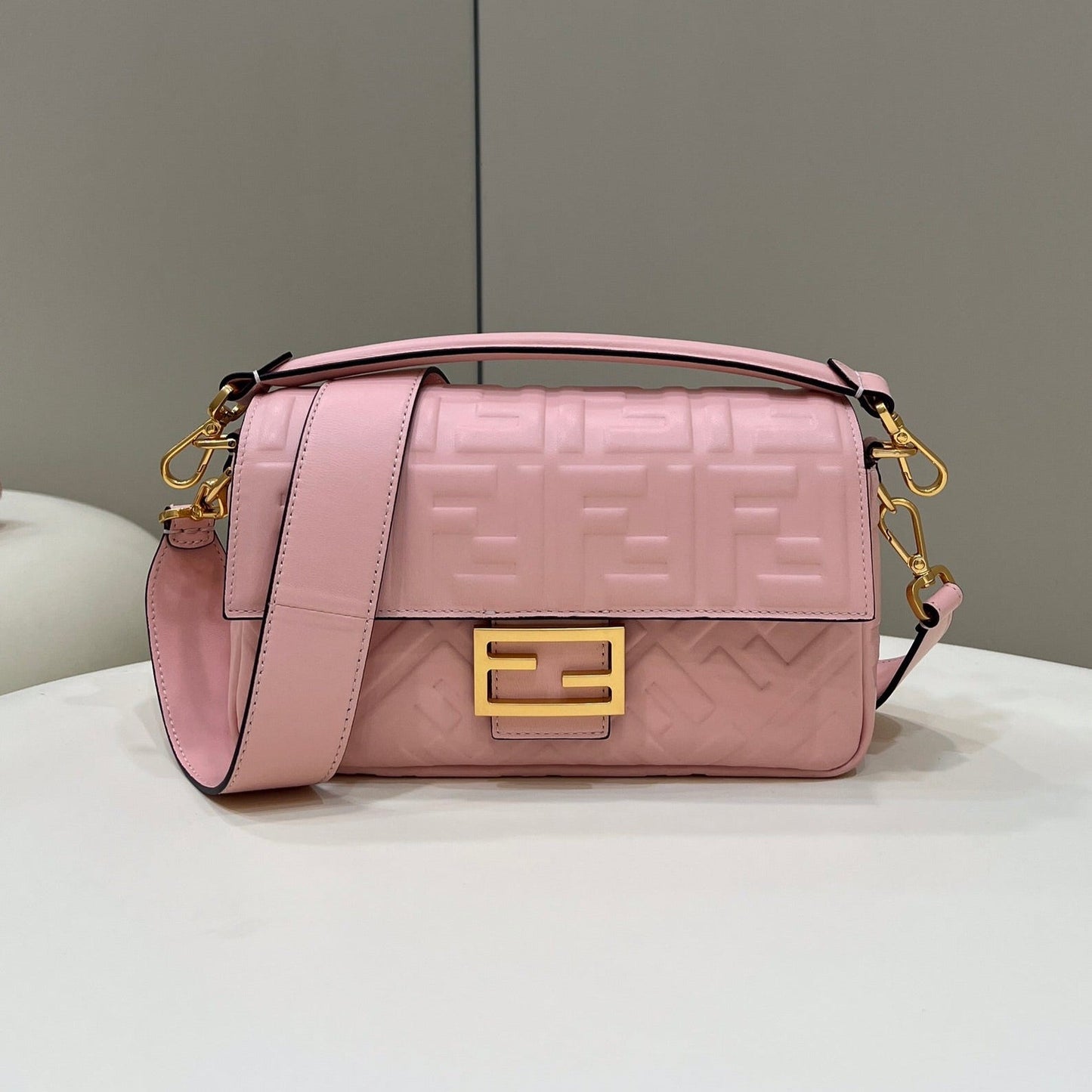 Luxury FendiBAGUETTE WITH FF MOTIF 27 IN LIGHT PINK SOFT LAMBSKIN GOLD HARDWARE