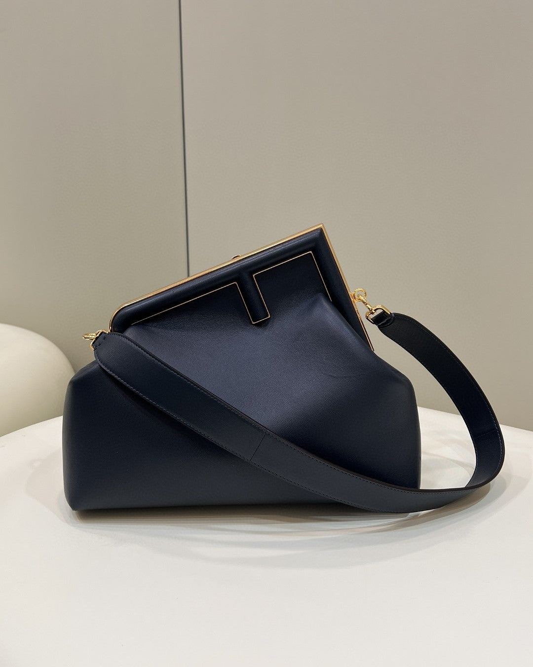 Luxury FendiLuxury FendiFIRST SMALL 32 IN BLACK NAPPA LEATHER BAG GOLD HARDWARE