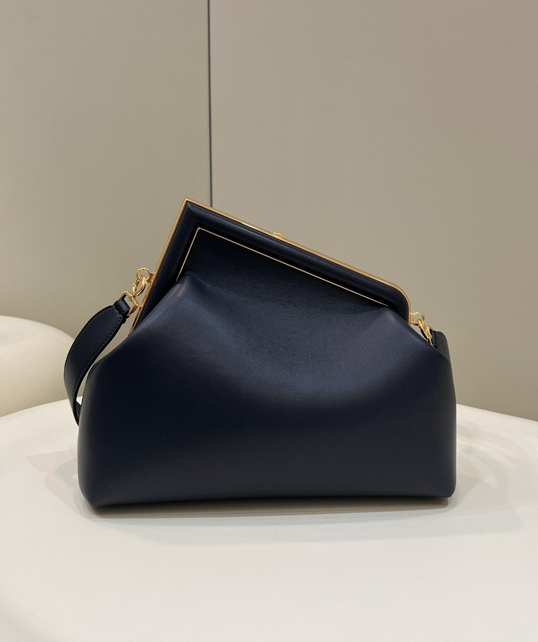 Luxury FendiLuxury FendiFIRST SMALL 32 IN BLACK NAPPA LEATHER BAG GOLD HARDWARE