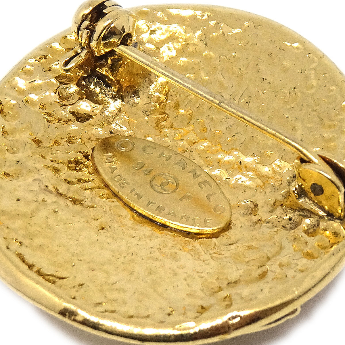 Luxury Chanel 1994 Brooch Gold