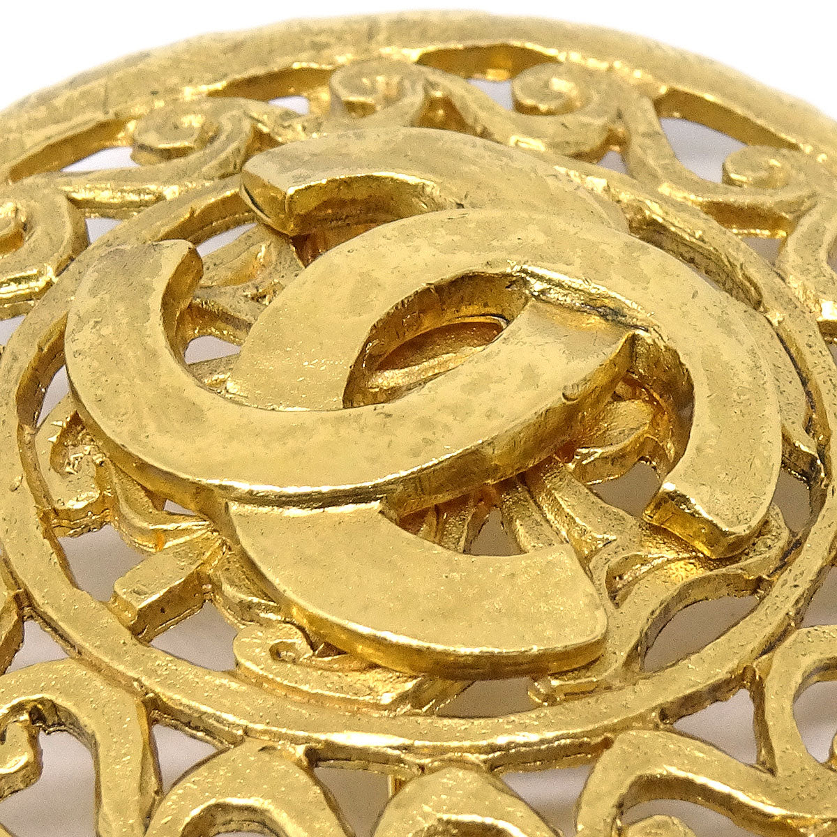 Luxury Chanel 1995 Fretwork Paisley Brooch Gold 95A