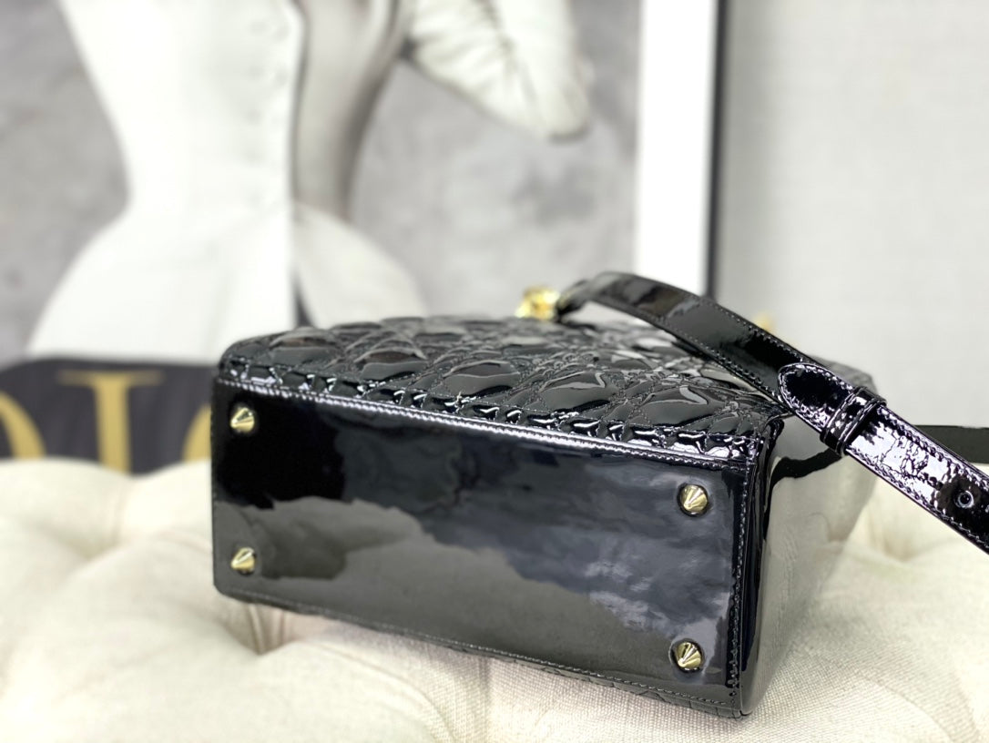 Luxury Diormedium lady 24 black patent calfskin