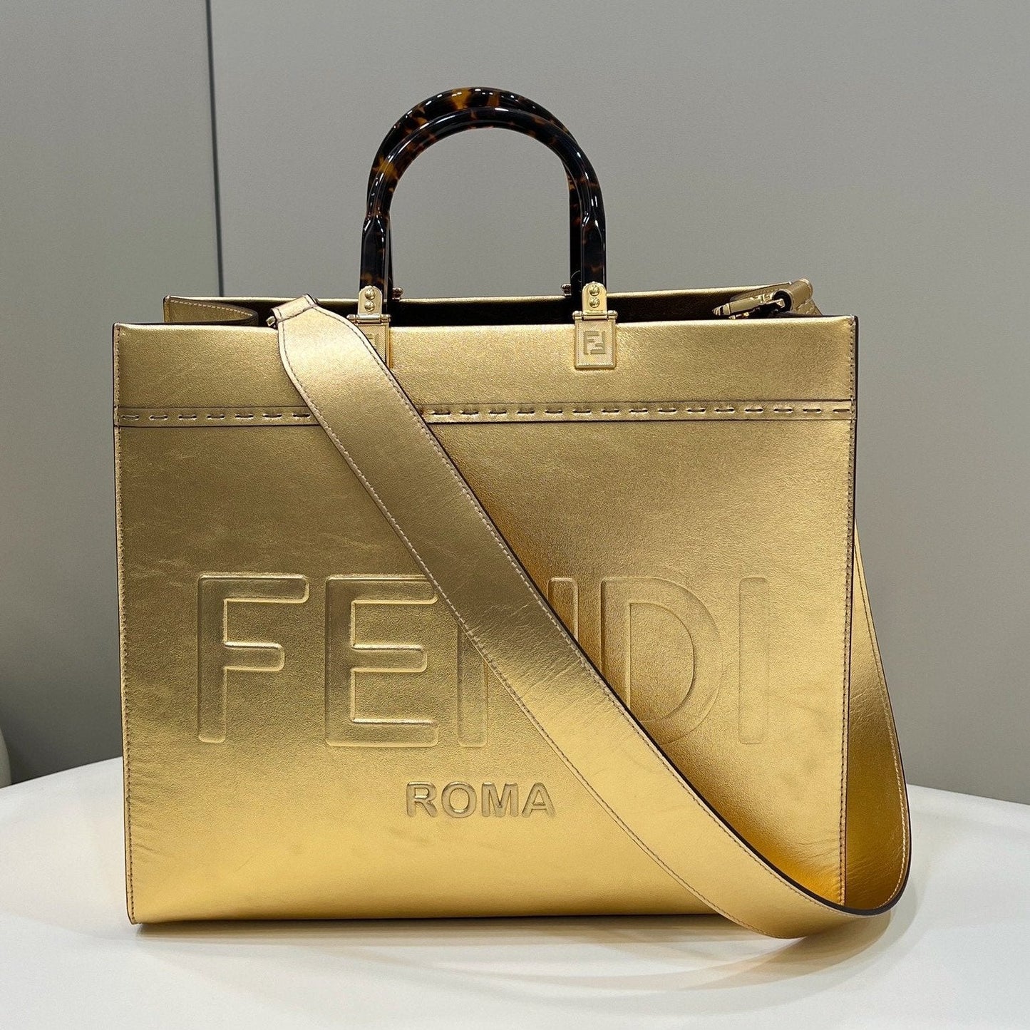 Luxury FendiSHINE LARGE 35 TOTE IN GOLDEN CALFSKIN