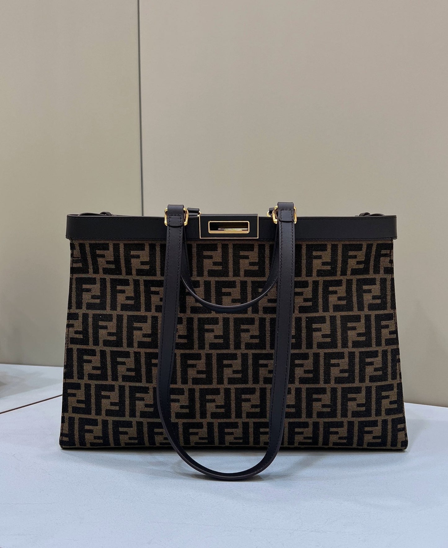 Luxury FendiLuxury FendiTOTE 41 BAG IN BROWN MIX BLACK MONOGRAM CANVAS GOLD HARDWARE
