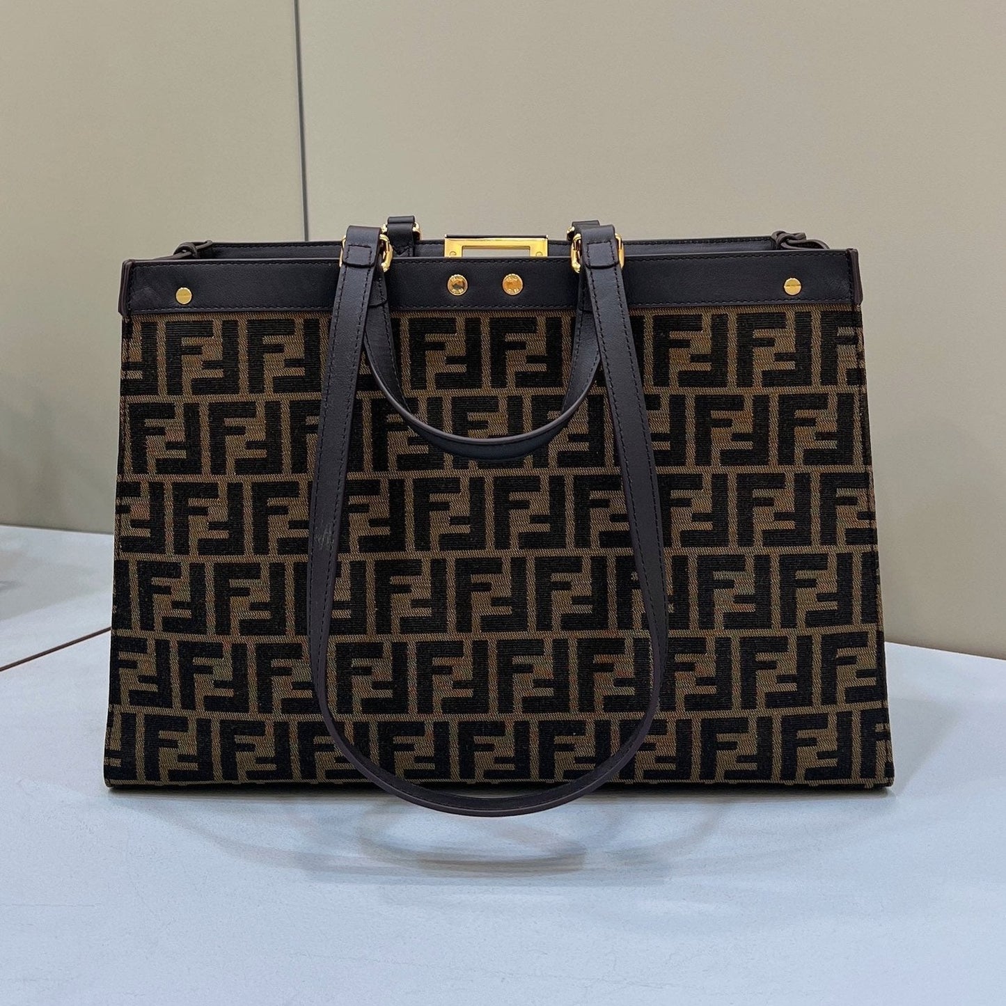 Luxury FendiLuxury FendiTOTE 41 BAG IN BROWN MIX BLACK MONOGRAM CANVAS GOLD HARDWARE