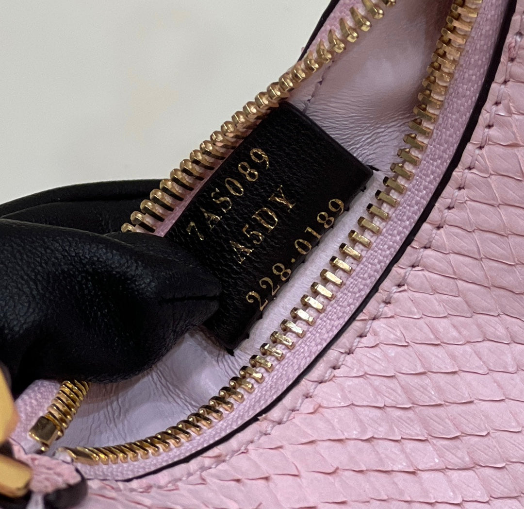Luxury FendiFENDIGRAPHY MINI 16 BAG IN LIGHT PINK CALFSKIN GOLD HARDWARE