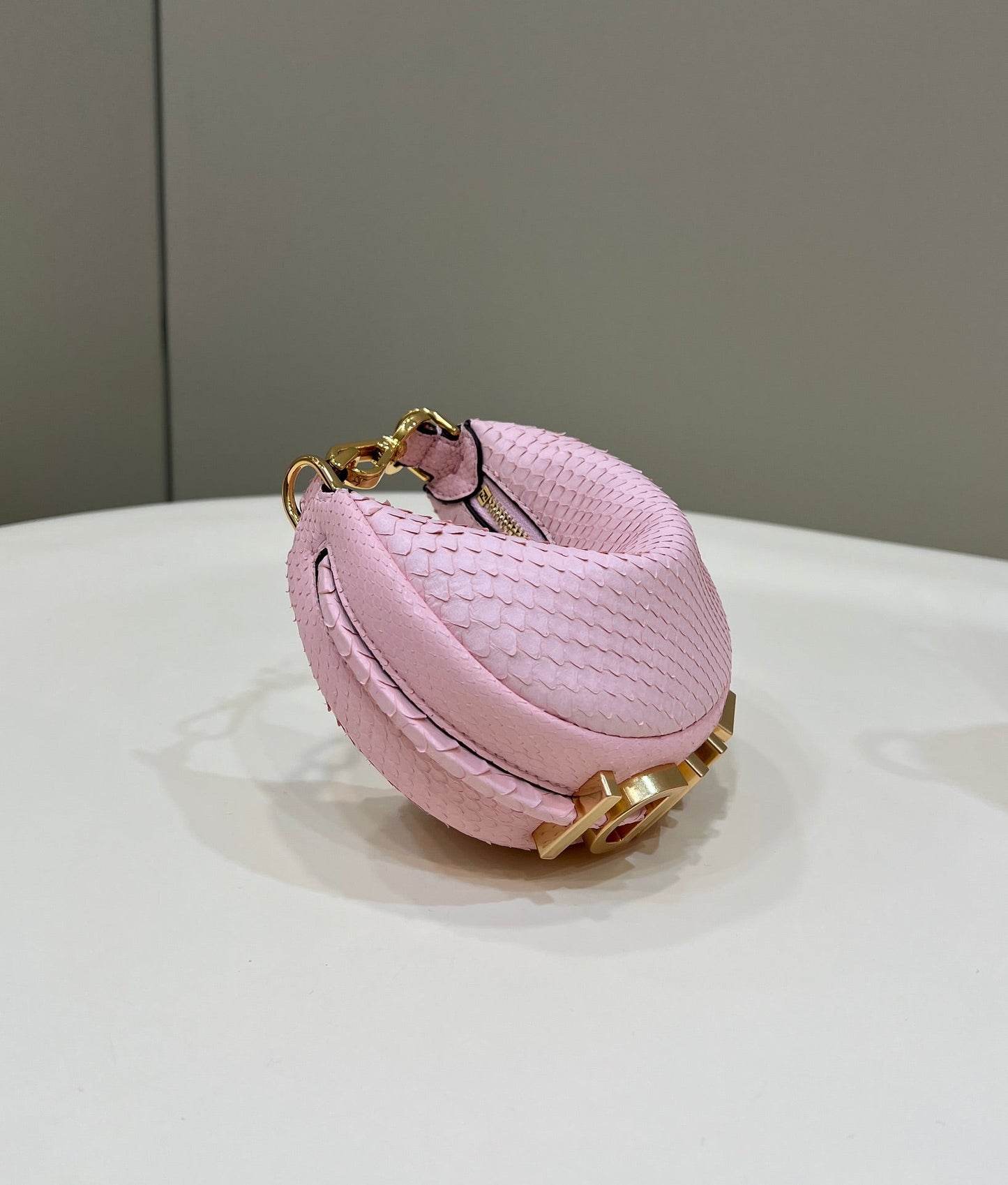 Luxury FendiFENDIGRAPHY MINI 16 BAG IN LIGHT PINK CALFSKIN GOLD HARDWARE