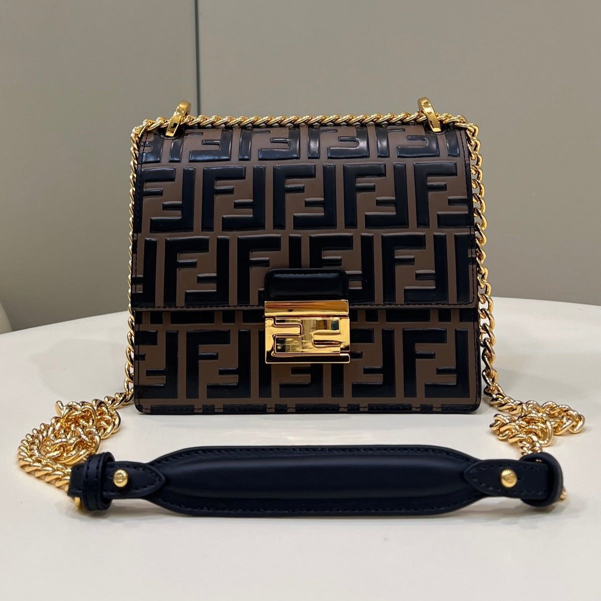 Luxury FendiLuxury FendiKANI 19 BAG IN BLACK MIX CHOCOLATE BROWN CALFSKIN WITH GOLD HARDWARE