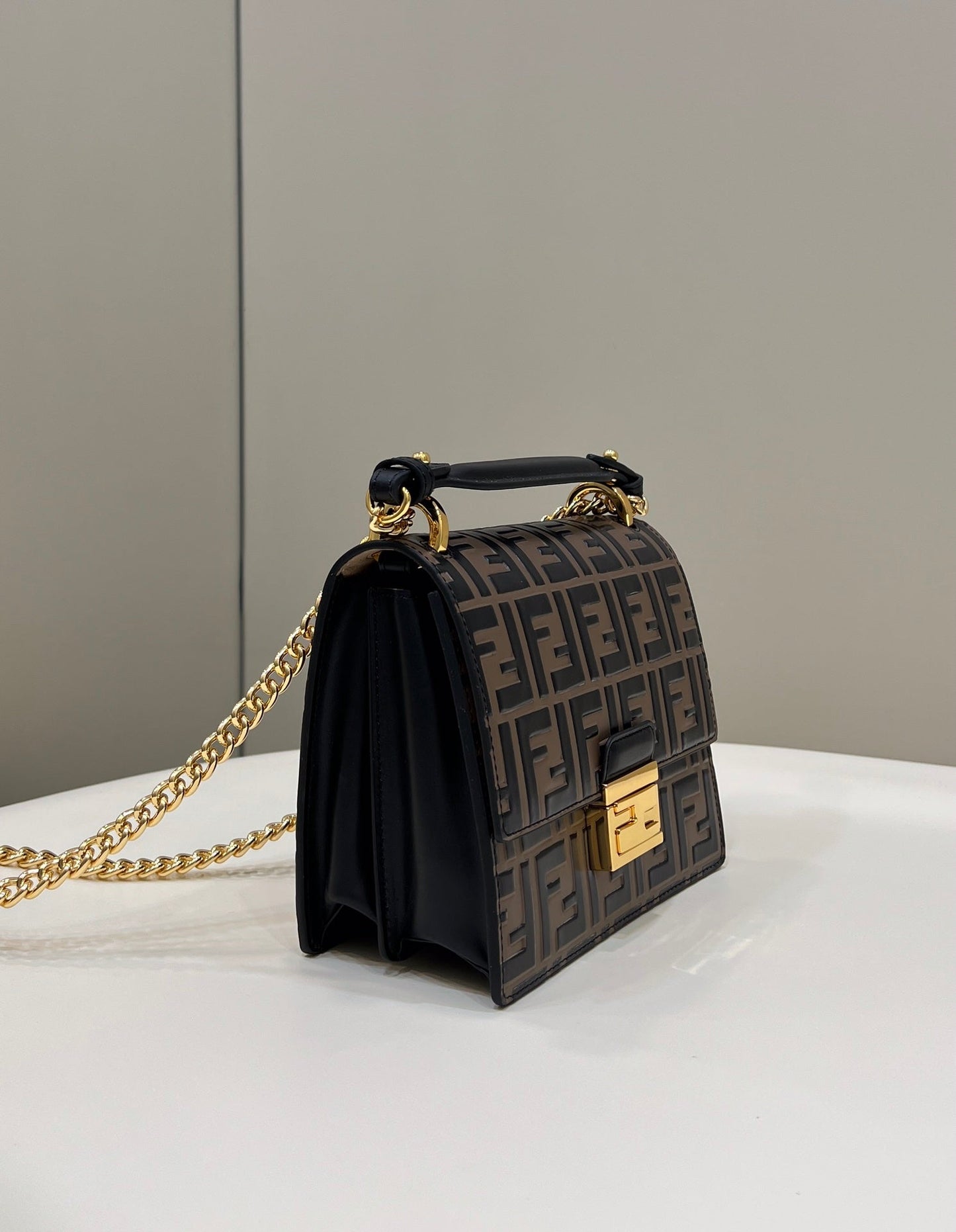 Luxury FendiLuxury FendiKANI 19 BAG IN BLACK MIX CHOCOLATE BROWN CALFSKIN WITH GOLD HARDWARE