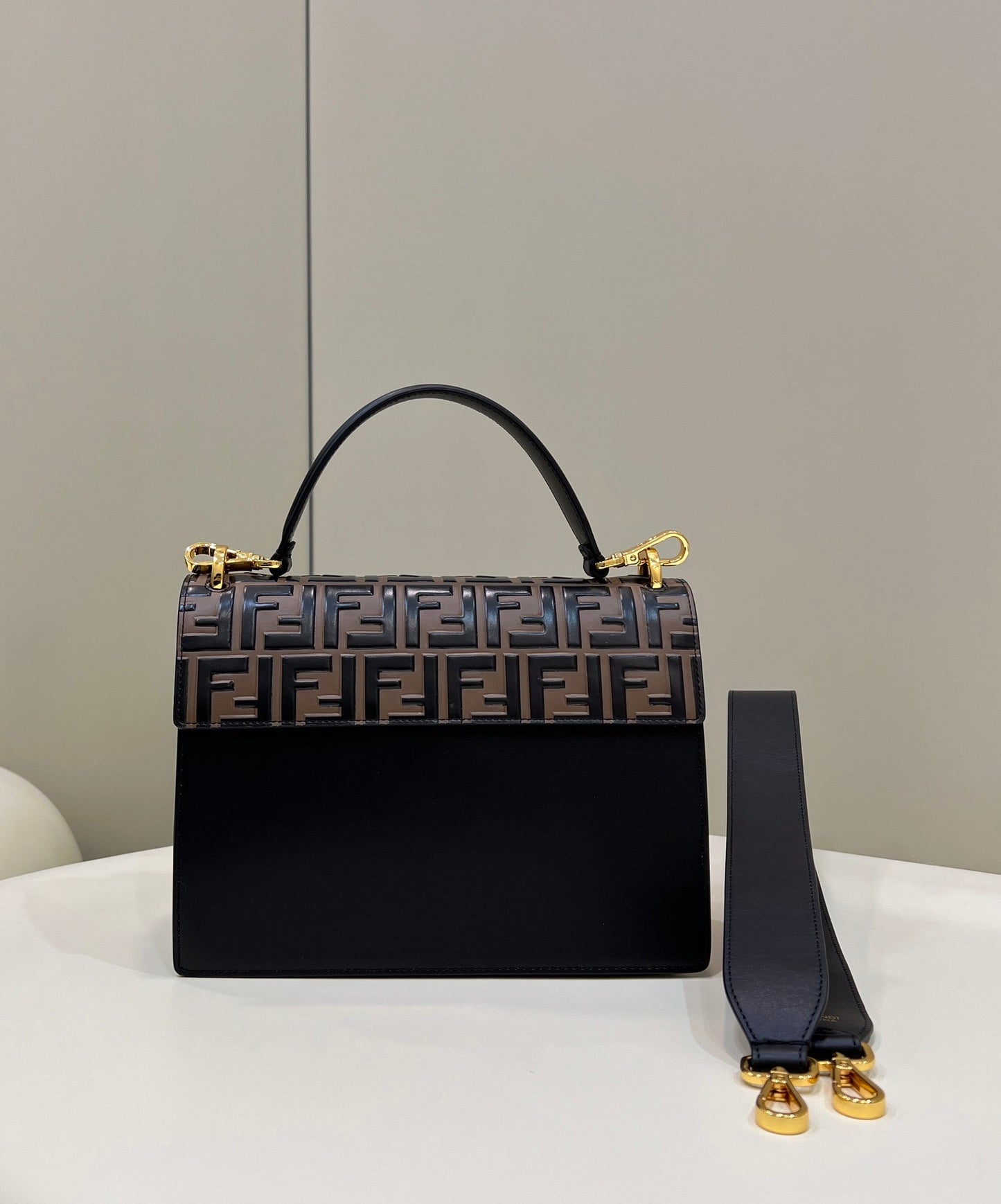 Luxury FendiLuxury FendiKANI 26 BAG IN BLACK MIX CHOCOLATE BROWN FFF CALFSKIN WITH GOLD HARDWARE