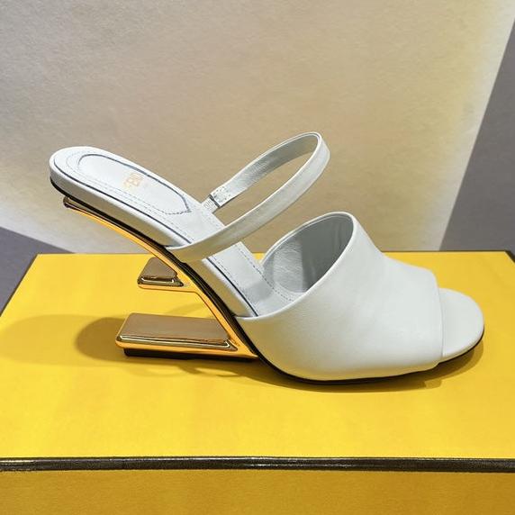 Luxury FendiLuxury FendiFIRST 95 MM HIGH-HEELED SANDAL IN CLOUD GREY LAMBSKIN GOLD HARDWARE