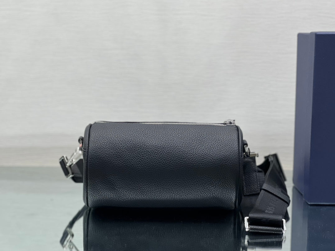Luxury DiorROUND BUCKET 21 BAG IN BLACK LAMBSKIN
