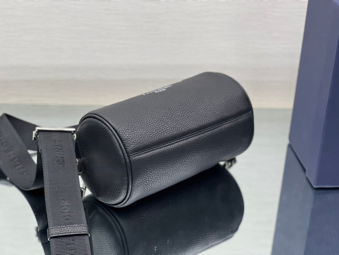 Luxury DiorROUND BUCKET 21 BAG IN BLACK LAMBSKIN