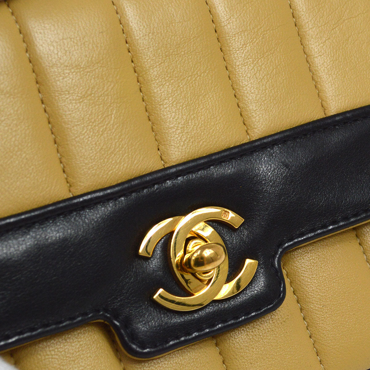 CHANEL★ 1991-1994 Lambskin Vertical Border Flap Mini 44032