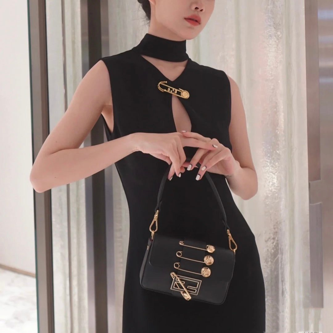 Luxury FendiLuxury FendiFENDACE BROOCH MINI 20 BAGUETTE BAG IN BLACK CALFSKIN